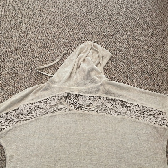 Eyeshadow Off White L/S Top With Hoodie & Lace Panels. Large - Picture 4 of 10